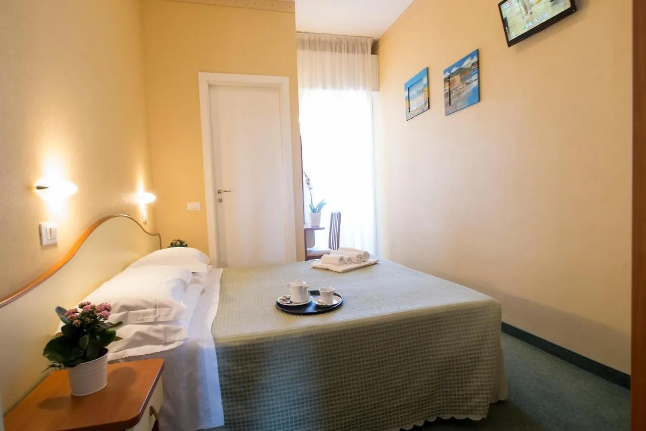 Hotel Crosal Rímini