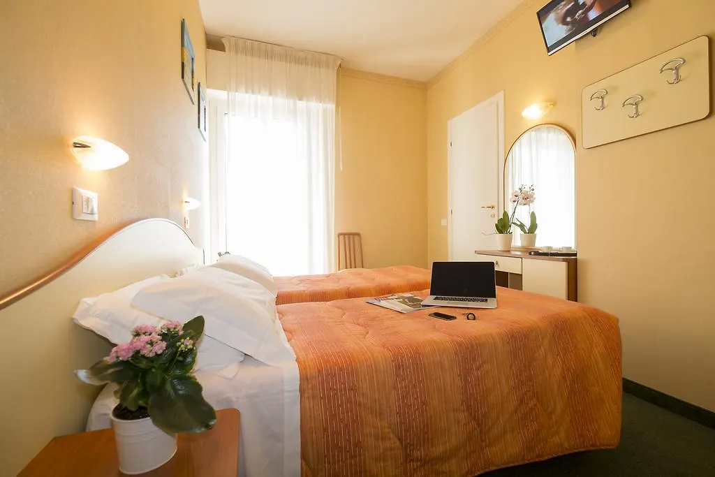 ***  Hotel Crosal Rímini Italia
